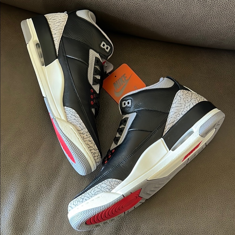 (SOLD VIA GOAT)Jordan 3 Retro (2024) Black Sneakers